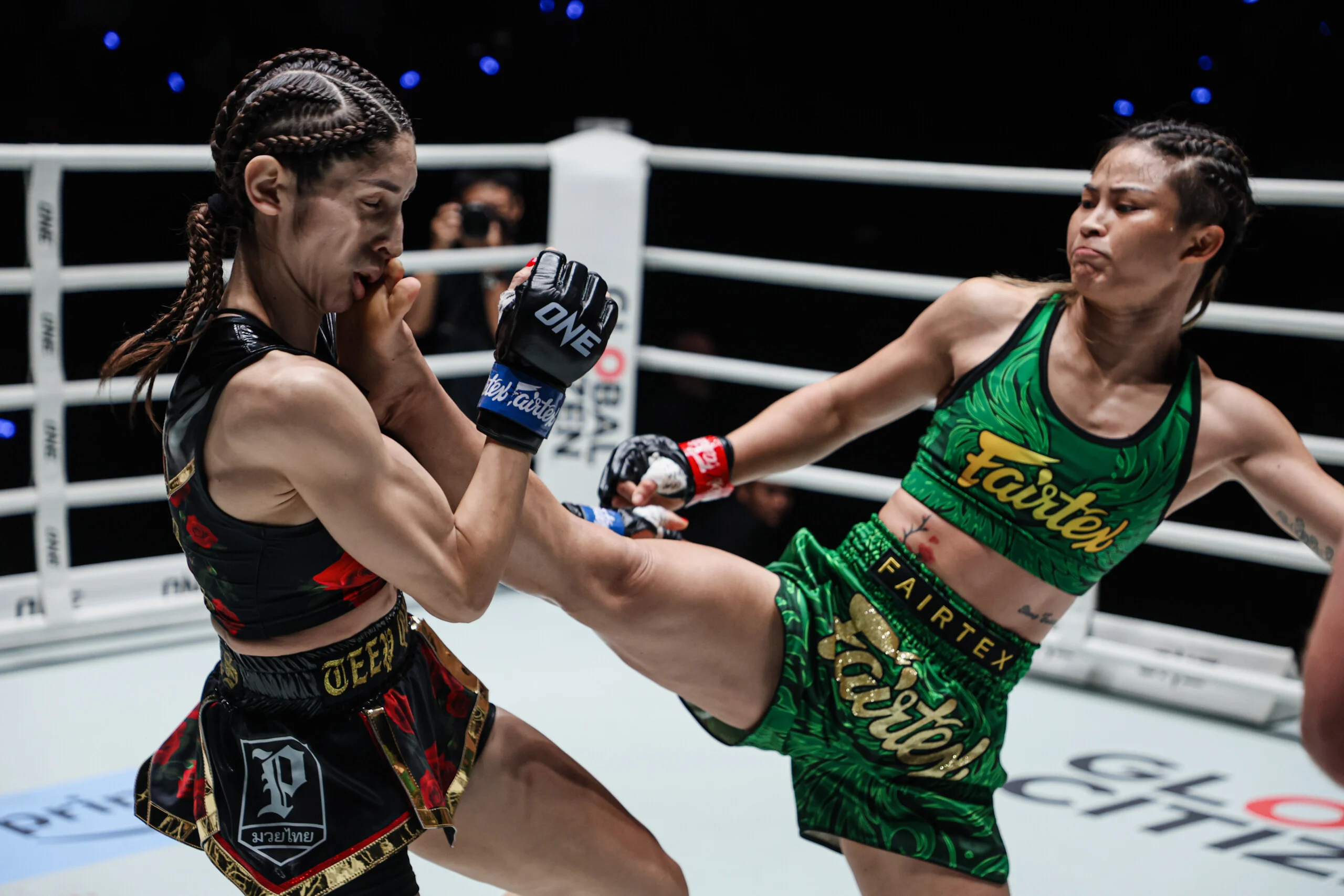Stamp Edges Out Flores In Fiery Main Event Muay Thai War At ONE Fight Night 47